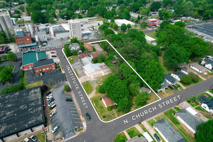 505 N Main St, Mooresville, NC à vendre - Photo du bâtiment - Image 2 de 3