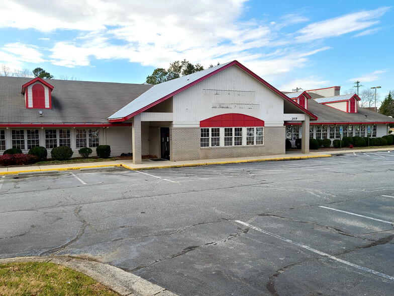 2419 Lawndale Dr, Greensboro, NC à vendre - Photo du bâtiment - Image 1 de 1