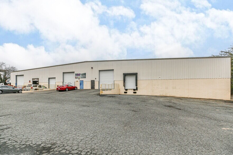 202 Freedom Ct, Fredericksburg, VA à louer - Photo du bâtiment - Image 2 de 3