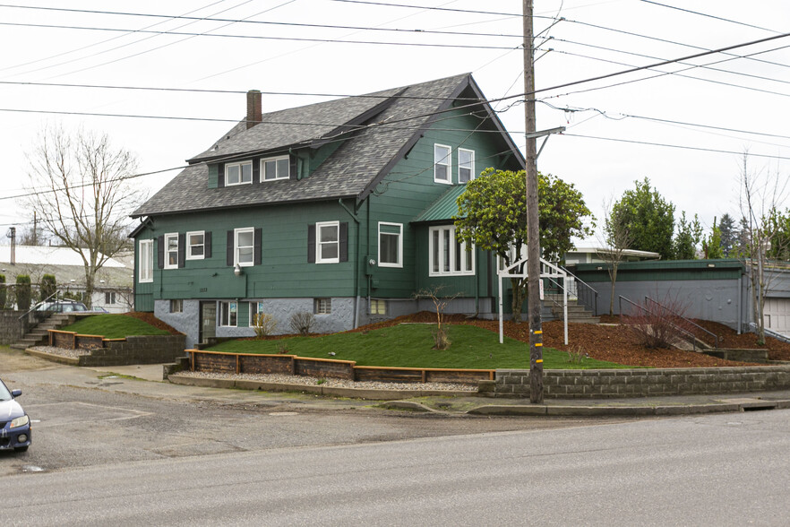 1232 NE Columbia Blvd, Portland, OR à vendre - Photo du bâtiment - Image 1 de 1