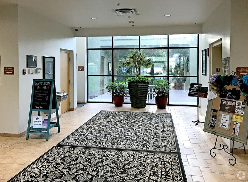 7270 N Forest View Ln, Maple Grove, MN for lease - Lobby - Image 2 of 5