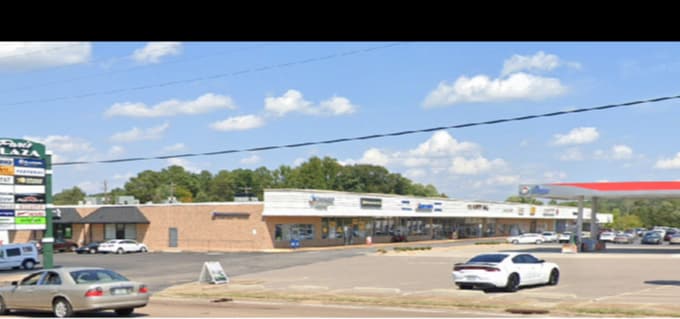 1047-1059 Mineral Wells Ave, Paris, TN for lease - Building Photo - Image 1 of 1