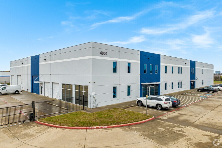 4050 Premier Dr, Plano, TX à louer - Photo du bâtiment - Image 3 de 23