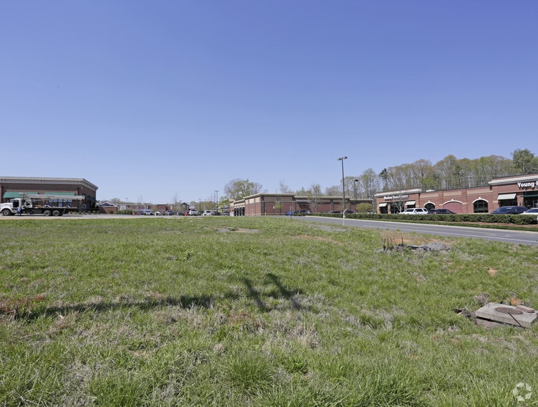 2526 Cuthbertson Rd, Waxhaw, NC for lease - Primary Photo - Image 1 of 6