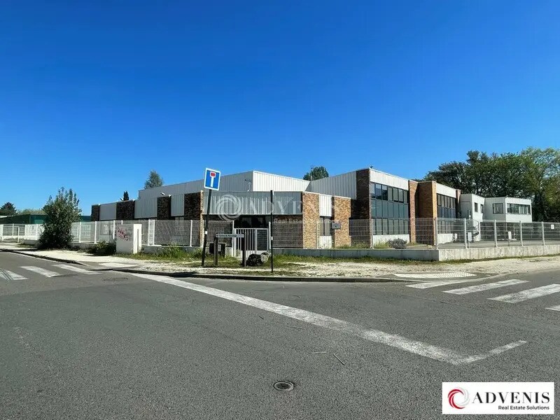 Office in Gradignan for lease Building Photo- Image 1 of 13