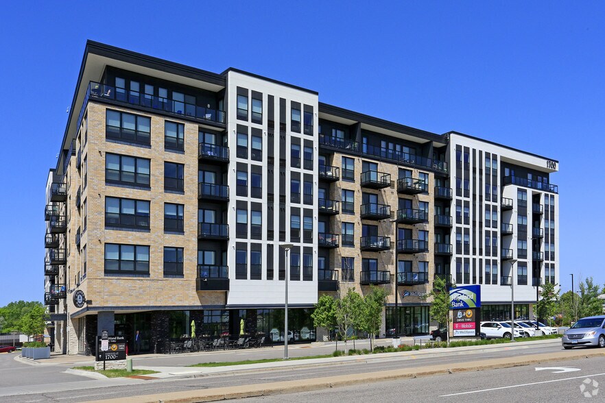1700 Plymouth Rd, Minnetonka, MN à louer - Photo du bâtiment - Image 2 de 123