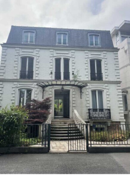 24-25 Quai Du President Carnot, Saint-Cloud à louer - Photo du bâtiment - Image 3 de 15