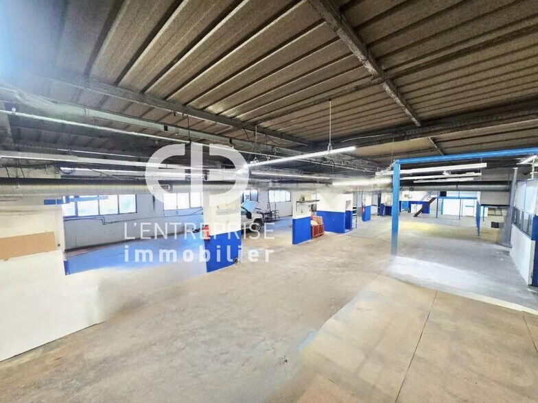 Industrial in Contes for lease - Interior Photo - Image 2 of 15
