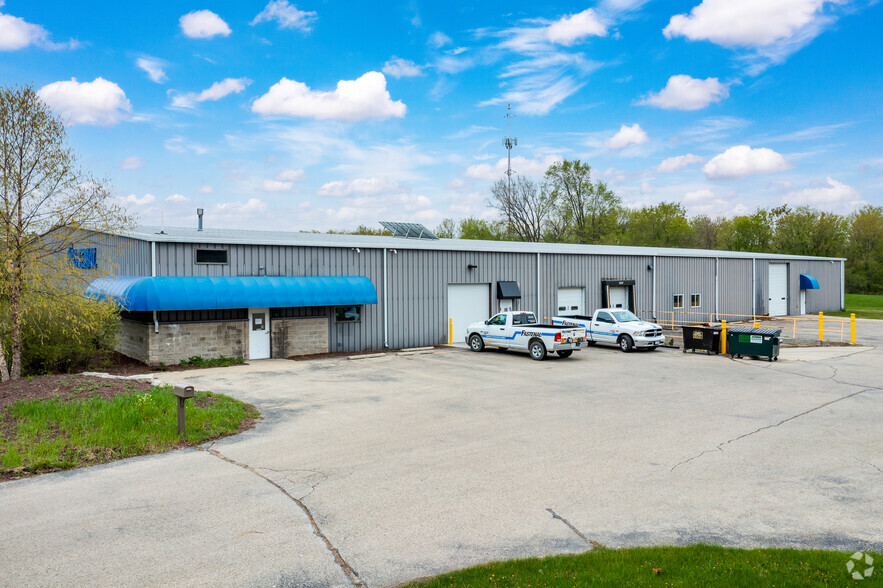 1065 Universal Blvd, Whitewater, WI for sale - Primary Photo - Image 1 of 1