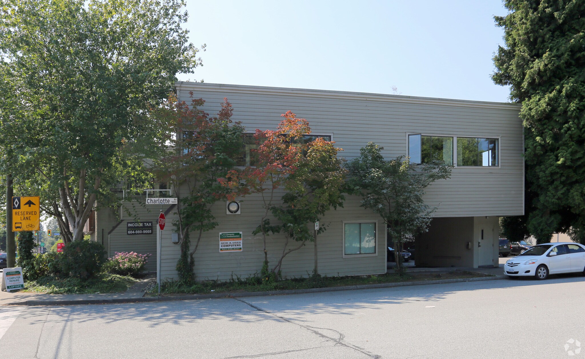 445 Mountain Hwy, North Vancouver, BC à vendre Photo principale- Image 1 de 1