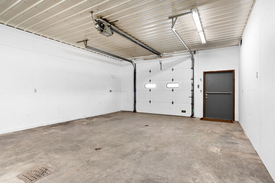 438 Highway Ave S, Blooming Prairie, MN à vendre - Photo du bâtiment - Image 3 de 28