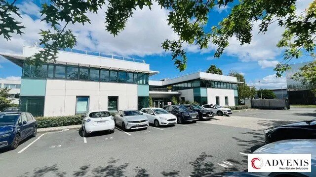 Office in Mérignac for lease Building Photo- Image 1 of 13