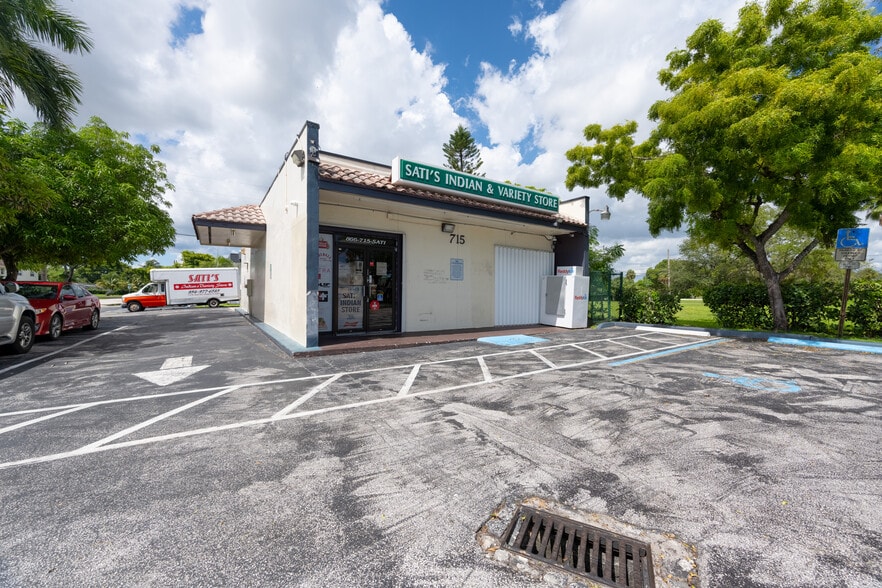 715 N State Road 7, Margate, FL à vendre - Photo du bâtiment - Image 2 de 15