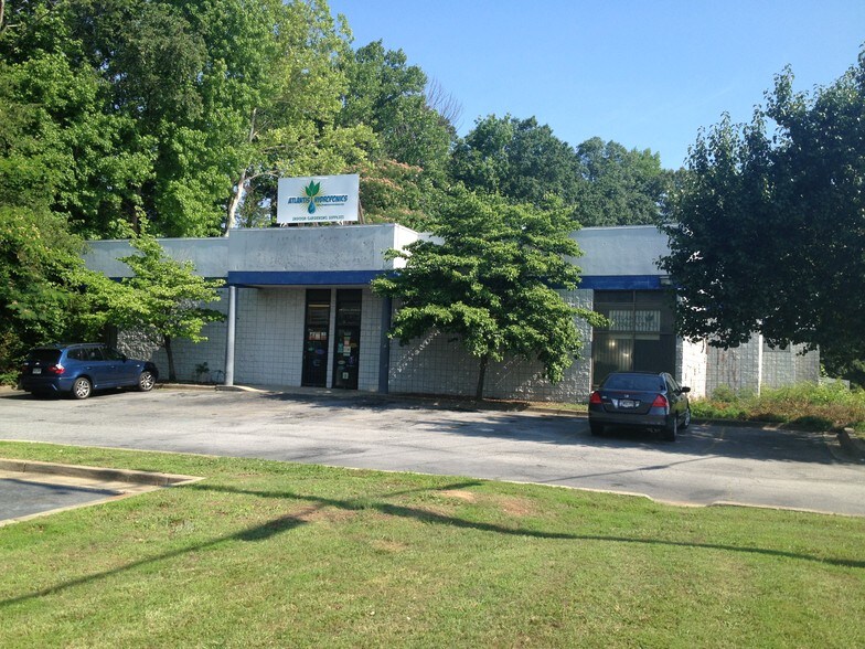 2561 W Point Ave, College Park, GA à vendre - Photo du bâtiment - Image 3 de 17