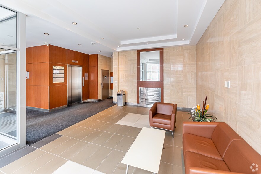 396 Cooper St, Ottawa, ON à louer - Hall d’entrée - Image 3 de 9