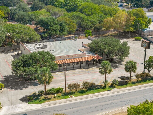 Plus de détails pour 983 N Highway 123 Byp, Seguin, TX - Commerce de détail à vendre