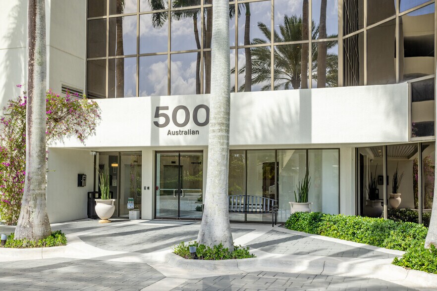 500 S Australian Ave, West Palm Beach, FL à louer - Photo du bâtiment - Image 2 de 9