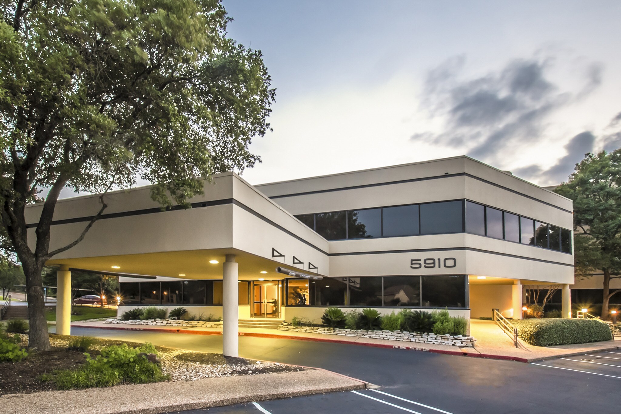 5910 Courtyard Dr W, Austin, TX for lease Building Photo- Image 1 of 4