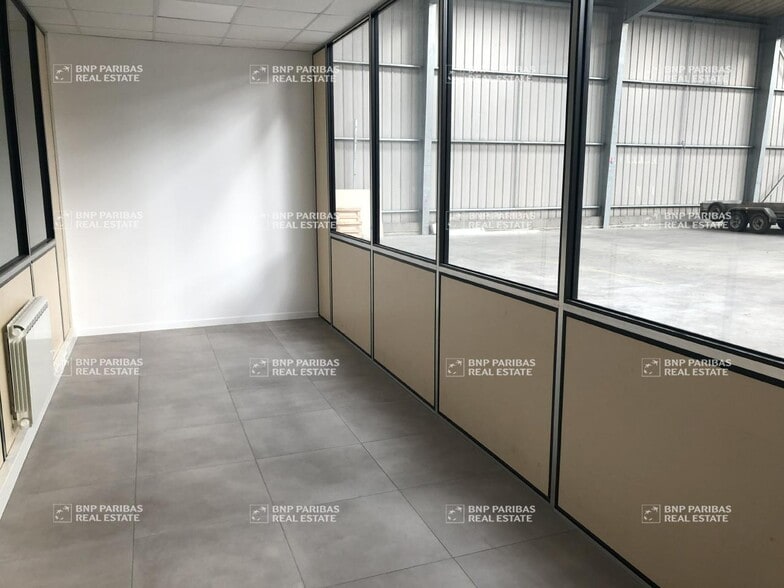 Office in Betton for lease - Interior Photo - Image 3 of 9