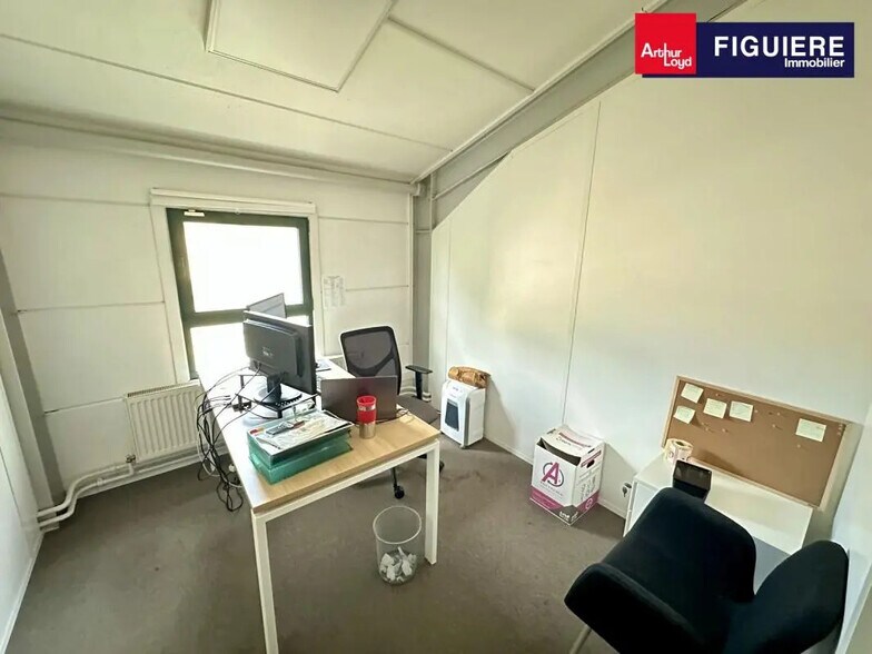 9 Rue De La Carraire, Venelles for lease - Interior Photo - Image 2 of 6