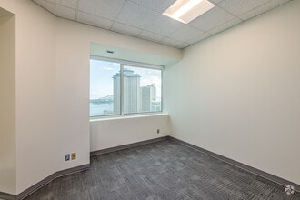 365 Canal St, New Orleans, LA for lease Interior Photo- Image 2 of 2