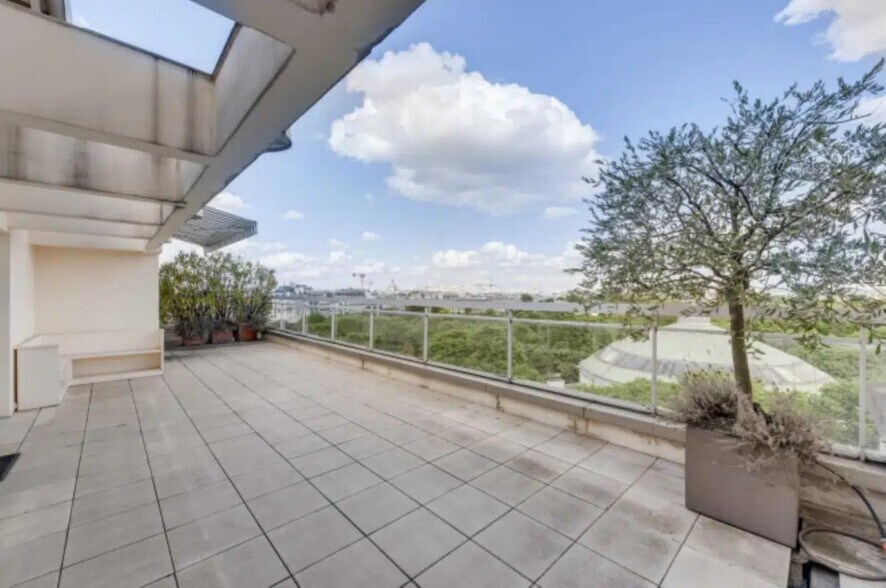 35 Avenue Franklin D. Roosevelt, Paris for lease - Building Photo - Image 2 of 25