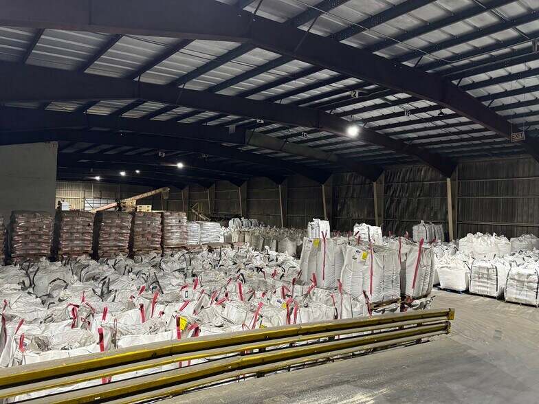 1200 N Logan St, Lincoln, IL à louer - Photo du bâtiment - Image 3 de 24