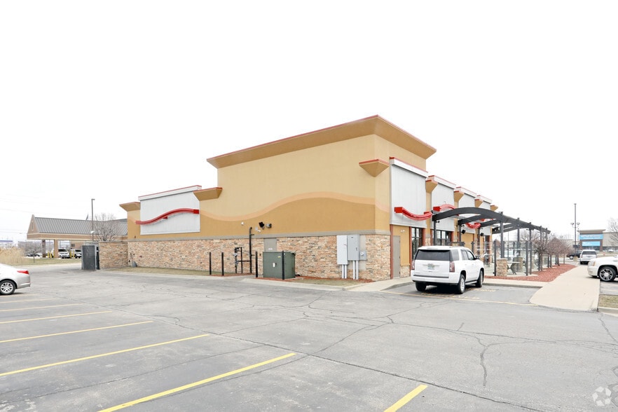 15133 Hall Rd, Utica, MI for lease - Building Photo - Image 3 of 3