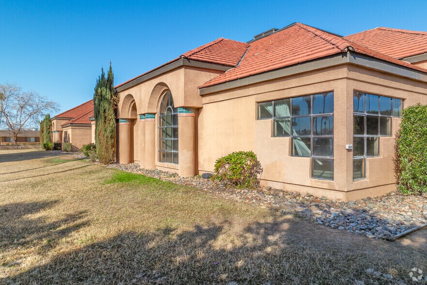 13818 N Thunderbird Blvd, Sun City, AZ à vendre - Photo du bâtiment - Image 3 de 24