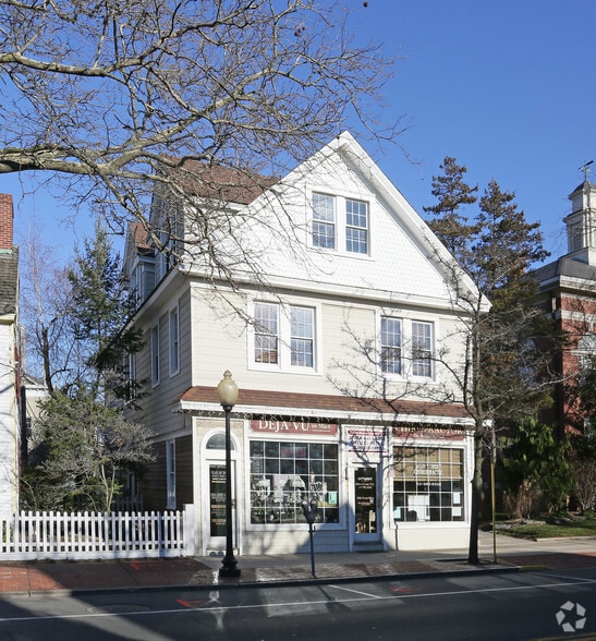 57 W Main St, Babylon, NY à louer - Photo du bâtiment - Image 2 de 4