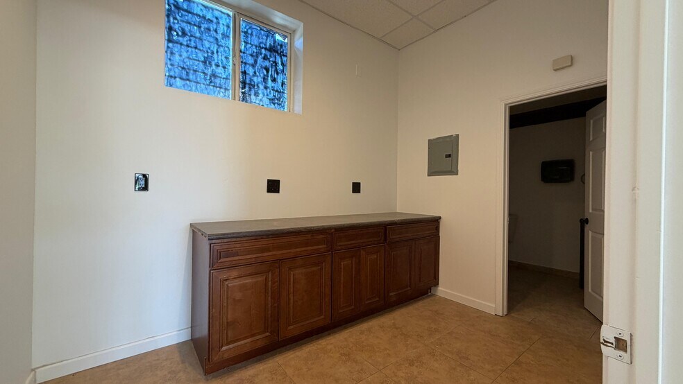 560 El Cajon Blvd, El Cajon, CA à louer - Photo du bâtiment - Image 2 de 13
