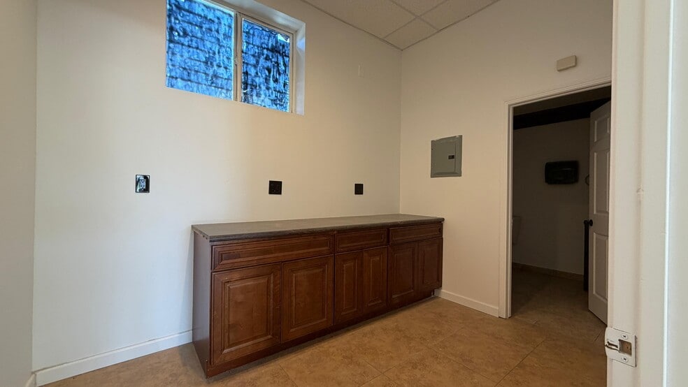 560 El Cajon Blvd, El Cajon, CA à louer - Photo intérieure - Image 2 de 17