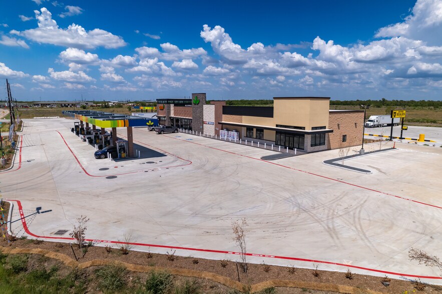 3333 Kilgore Pkwy, Baytown, TX à louer - Photo du bâtiment - Image 3 de 6