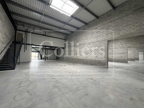 Flex in Manosque for lease Building Photo- Image 2 of 7
