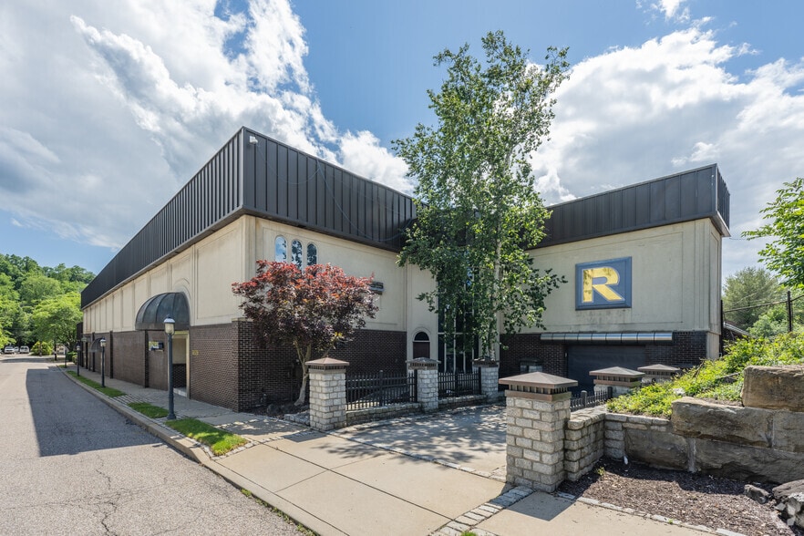 South College St - Industrial portfolio of 2 properties for sale on LoopNet.ca - Primary Photo - Image 1 of 2