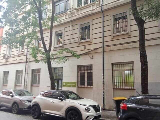 Immeuble residentiel dans Madrid, Madrid à vendre - Photo du bâtiment - Image 2 de 4