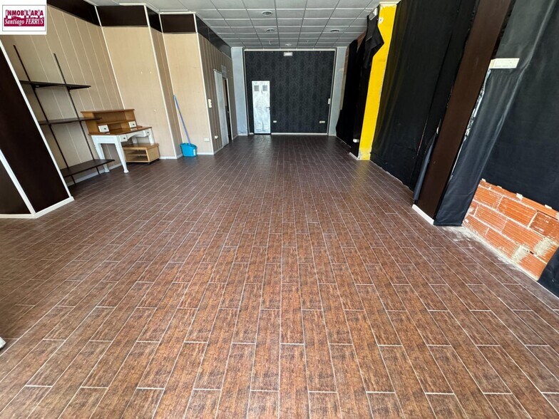 Commerce de détail dans València, Valencia à louer - Photo du bâtiment - Image 3 de 5