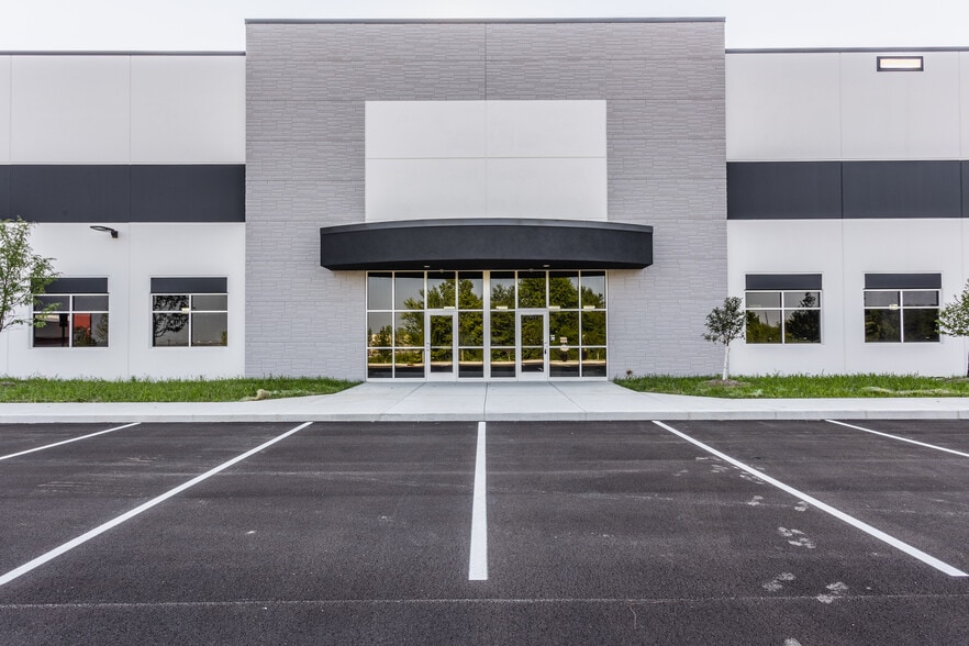 703 N Graham Rd, Greenwood, IN for lease - Building Photo - Image 2 of 9