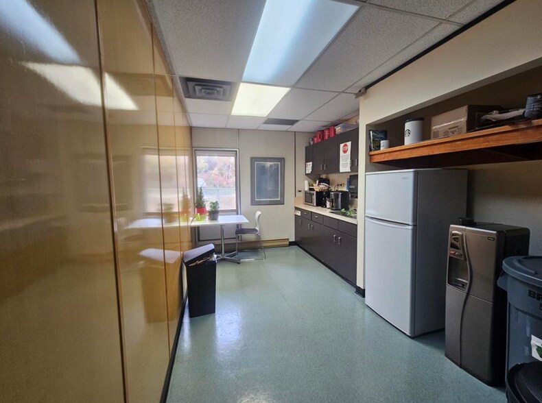 505 4th Av, Prince George, BC à louer - Photo du bâtiment - Image 3 de 8