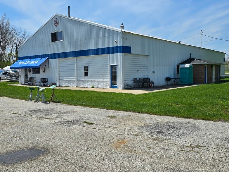 1251 Evergreen Dr, Bay City, MI for sale - Primary Photo - Image 1 of 15