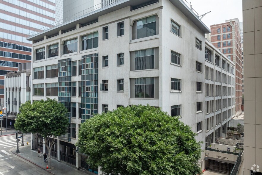 630 W 6th St, Los Angeles, CA à louer - Photo du bâtiment - Image 2 de 6