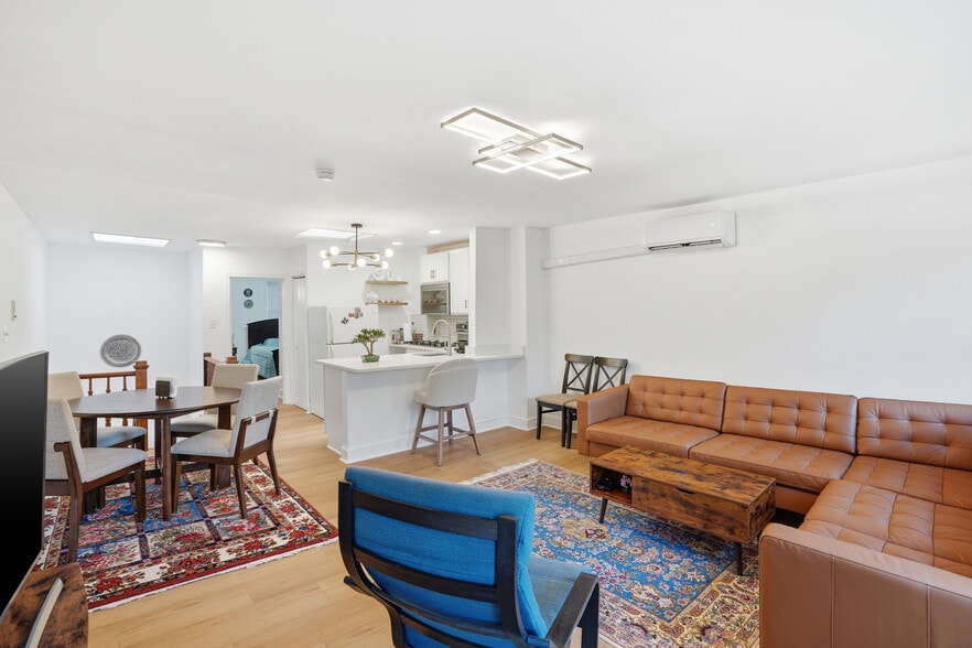 313 C St SE, Washington, DC à vendre - Photo du bâtiment - Image 3 de 42