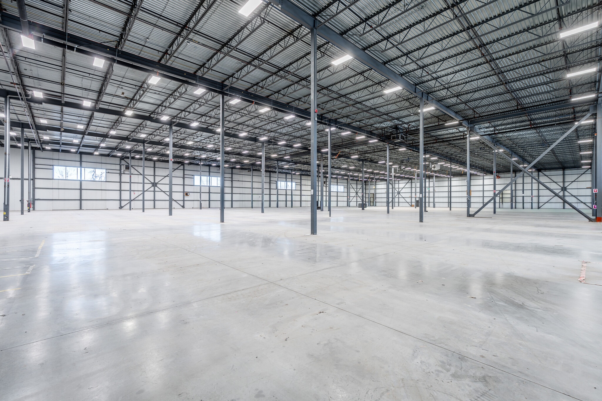 17550 Rte Transcanadienne, Montréal, QC for lease Building Photo- Image 1 of 2