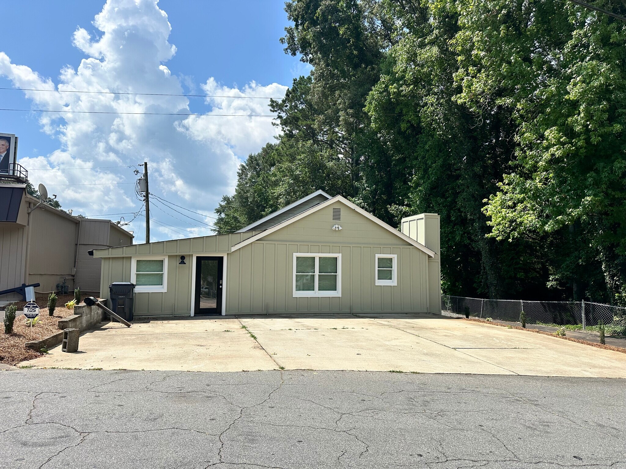 3987 Gibson St Nw, Acworth, GA à vendre Photo du bâtiment- Image 1 de 1