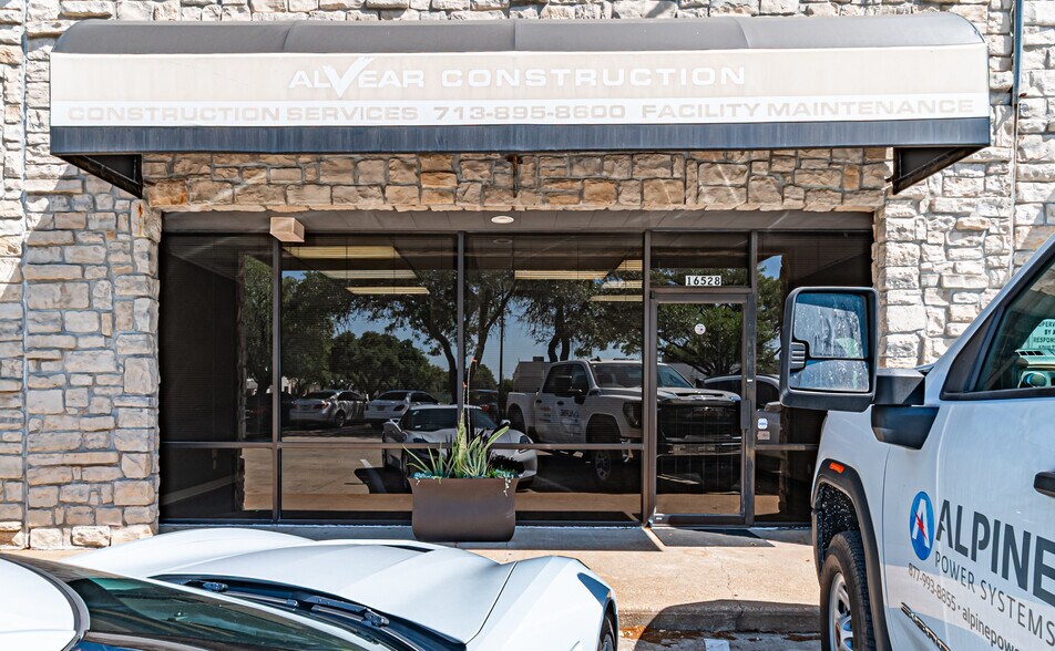 16522-16536 Park Row, Houston, TX à louer - Photo du bâtiment - Image 3 de 11