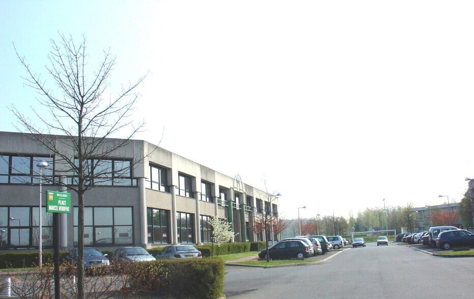 2 Place Marcel Rebuffat, Villejust à louer - Photo du bâtiment - Image 1 de 7