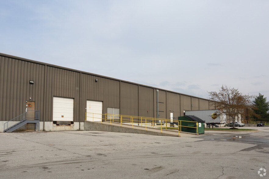 7101-7111 Global Dr, Louisville, KY à louer - Photo du bâtiment - Image 2 de 2