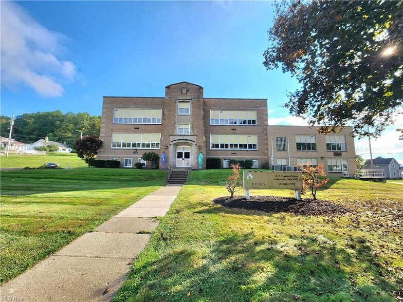 1517 Chestnut St, Coshocton, OH for sale - Building Photo - Image 1 of 1