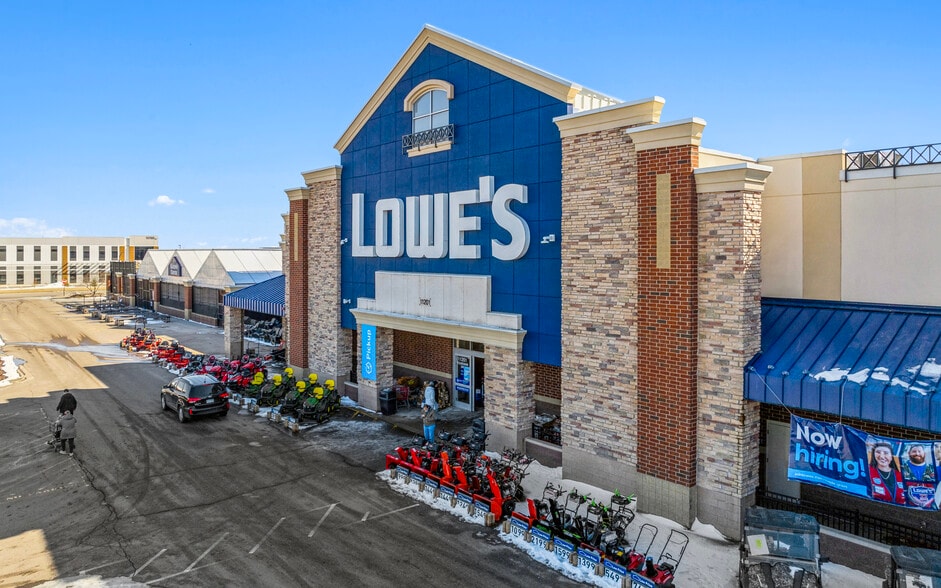 11201 Fountains Dr N, Maple Grove, MN à vendre - Photo du bâtiment - Image 2 de 10