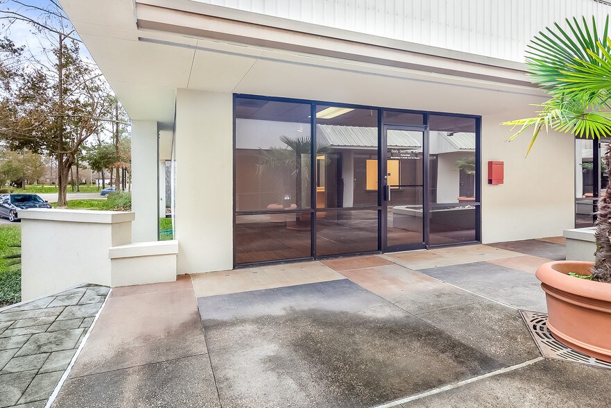 200 Greenleaves Blvd, Mandeville, LA à vendre - Photo du bâtiment - Image 2 de 12